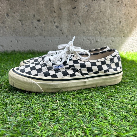 Perfectly broken-in Vans - Picture 2 of 7